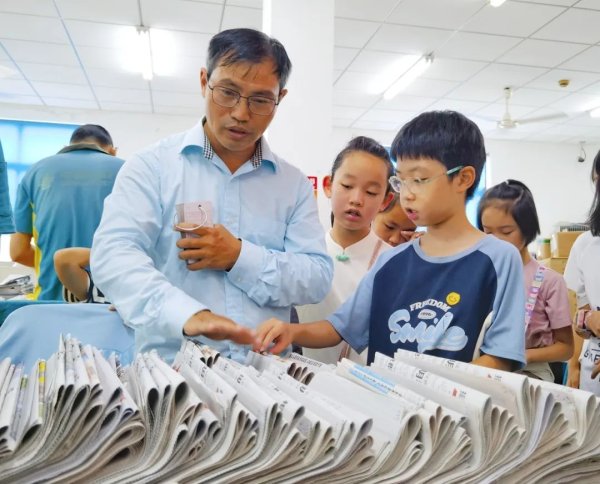 鼎配配资 当孩子们“接手”邮局：看“职业微体验”如何激活社区教育
